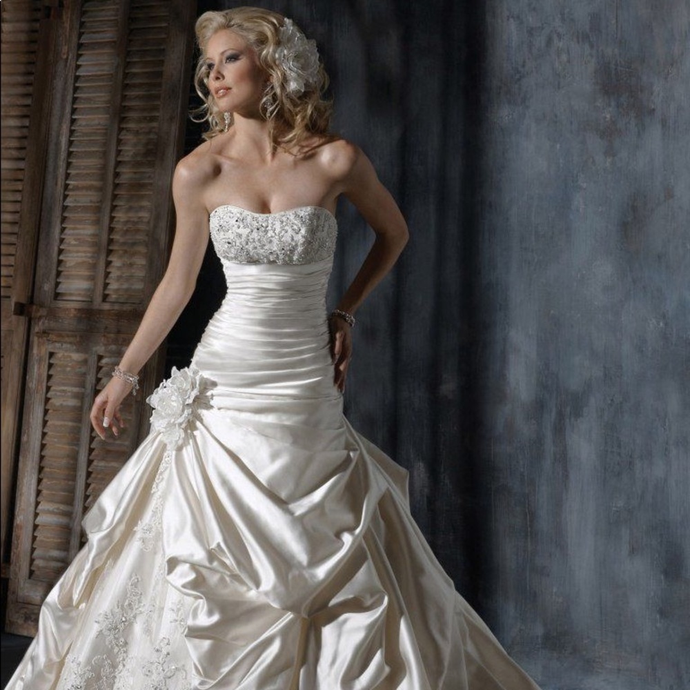 Maggie Sottero Wedding Dress
